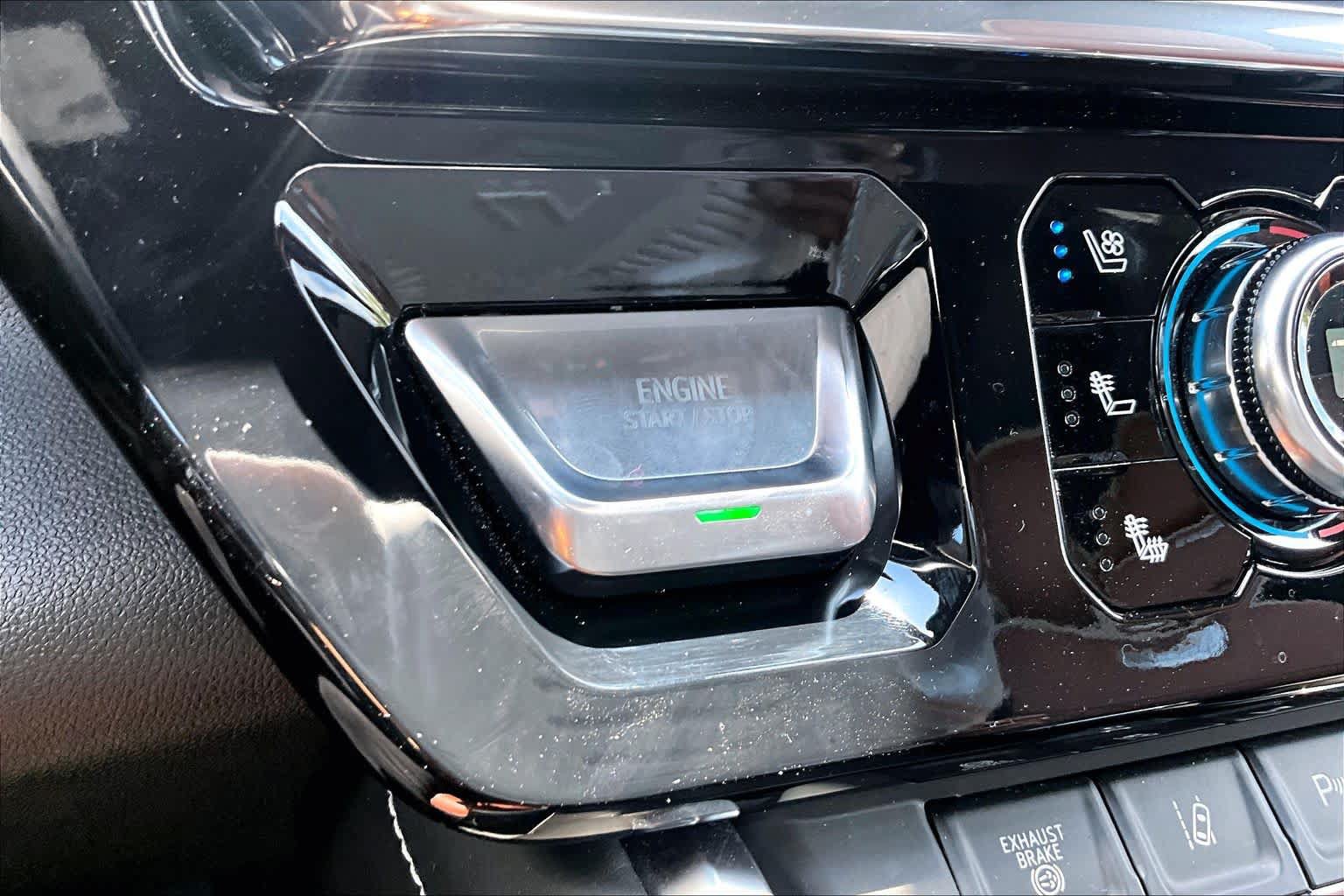 Used 2024 GMC Sierra 3500 Denali Ultimate AWD/4WD image 33