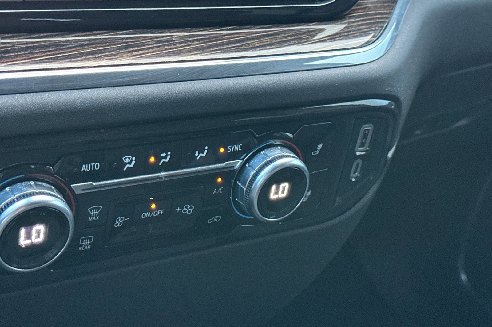 Used 2024 GMC Sierra 1500 Elevation image 29