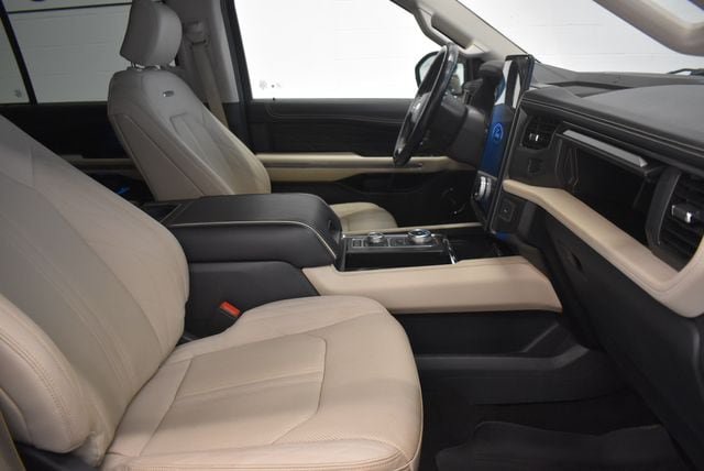 Used 2024 Ford Expedition Max Platinum AWD/4WD image 19