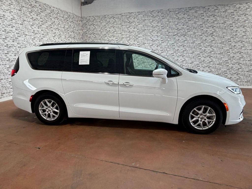 Used 2022 Chrysler Pacifica Touring-L FWD image 6