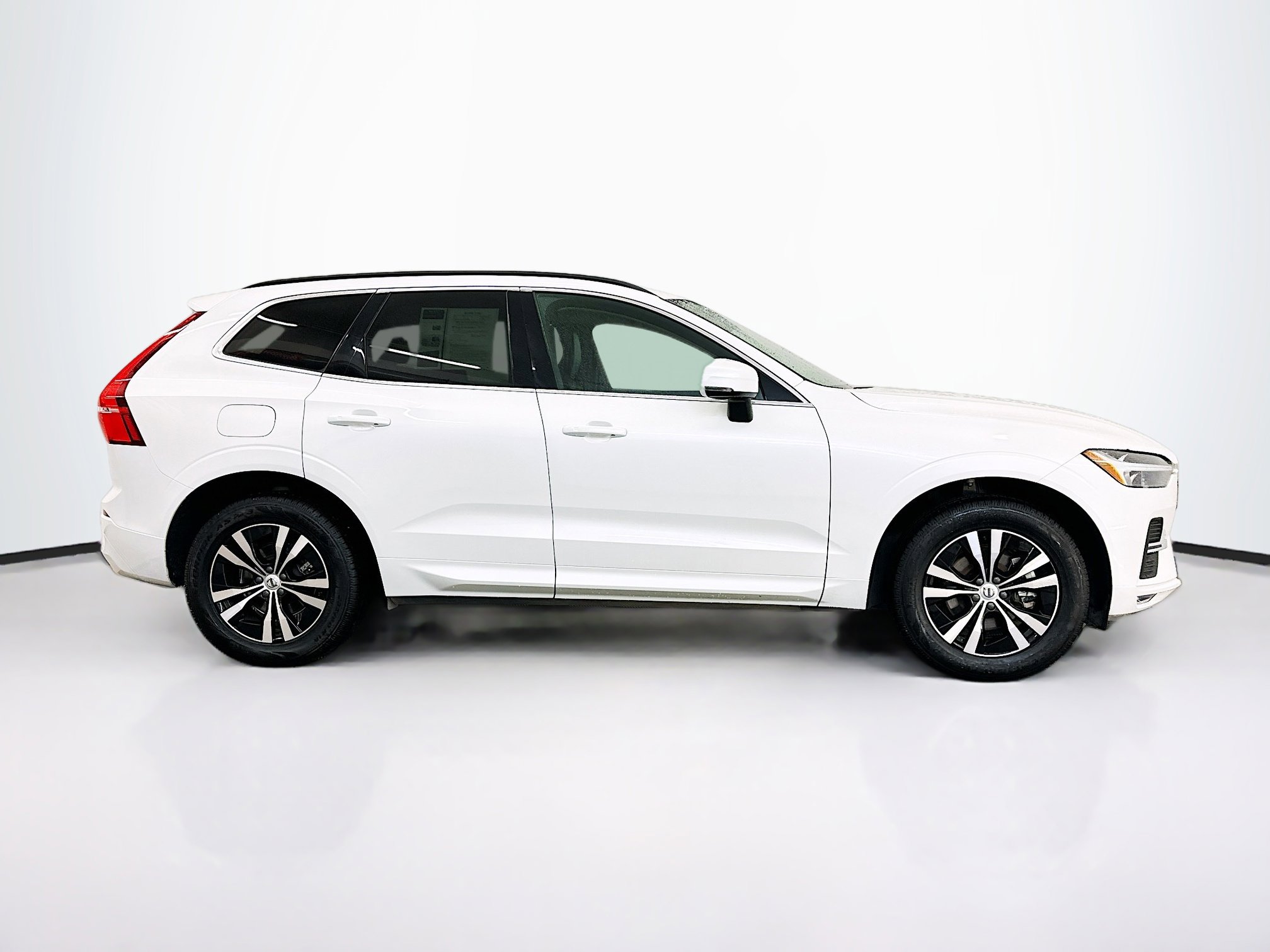 Used 2023 Volvo XC60 B5 Core image 10