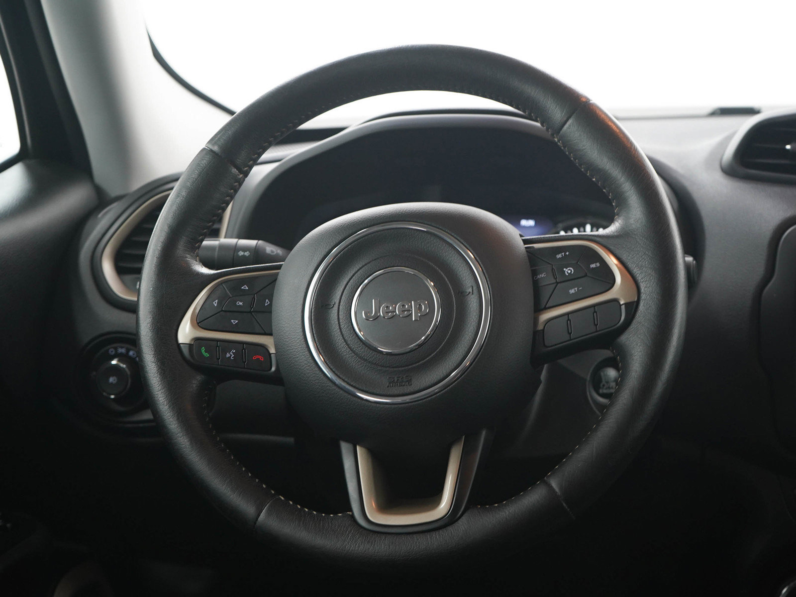 Used 2015 Jeep Renegade Limited AWD/4WD image 16