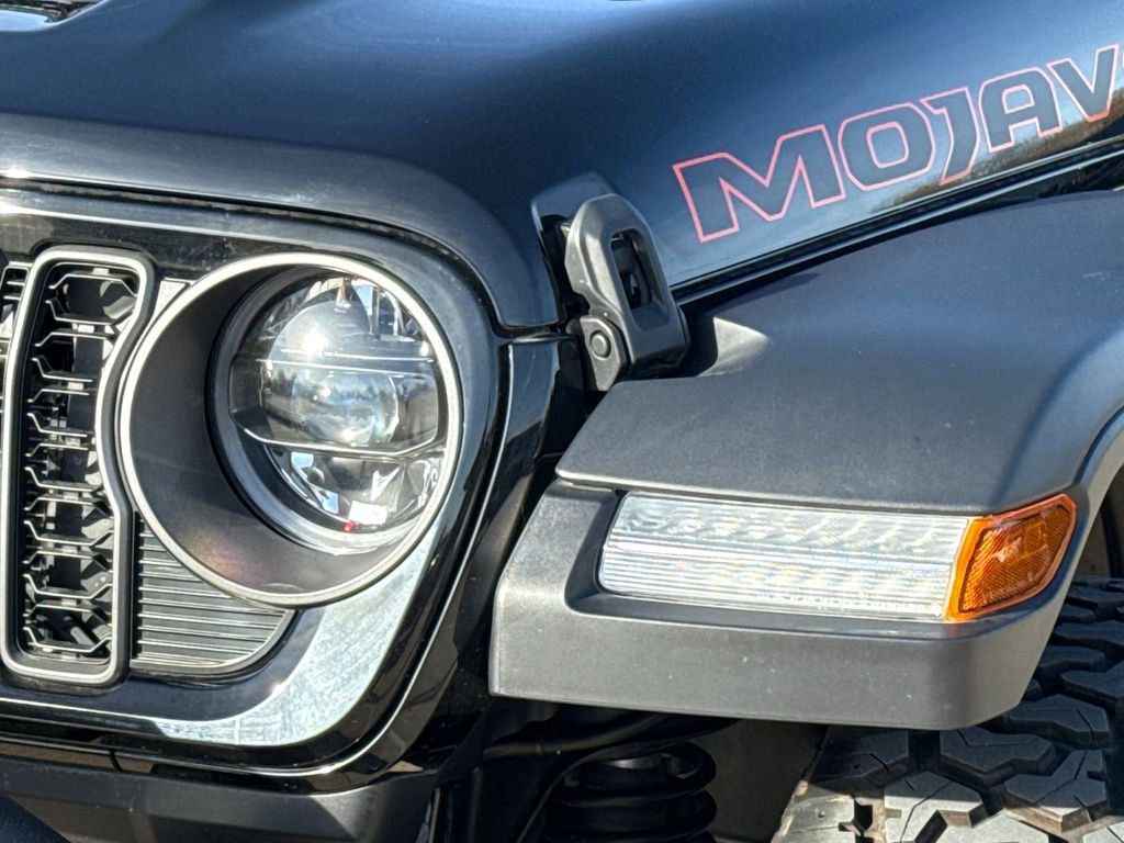 Used 2025 Jeep Gladiator Mojave image 4