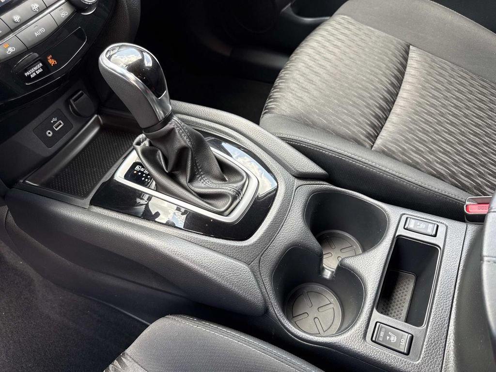 Used 2018 Nissan Rogue SV w/ Premium Package FWD image 25