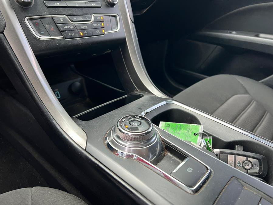 Used 2018 Ford Fusion SE w/ Fusion SE Technology Package FWD image 12