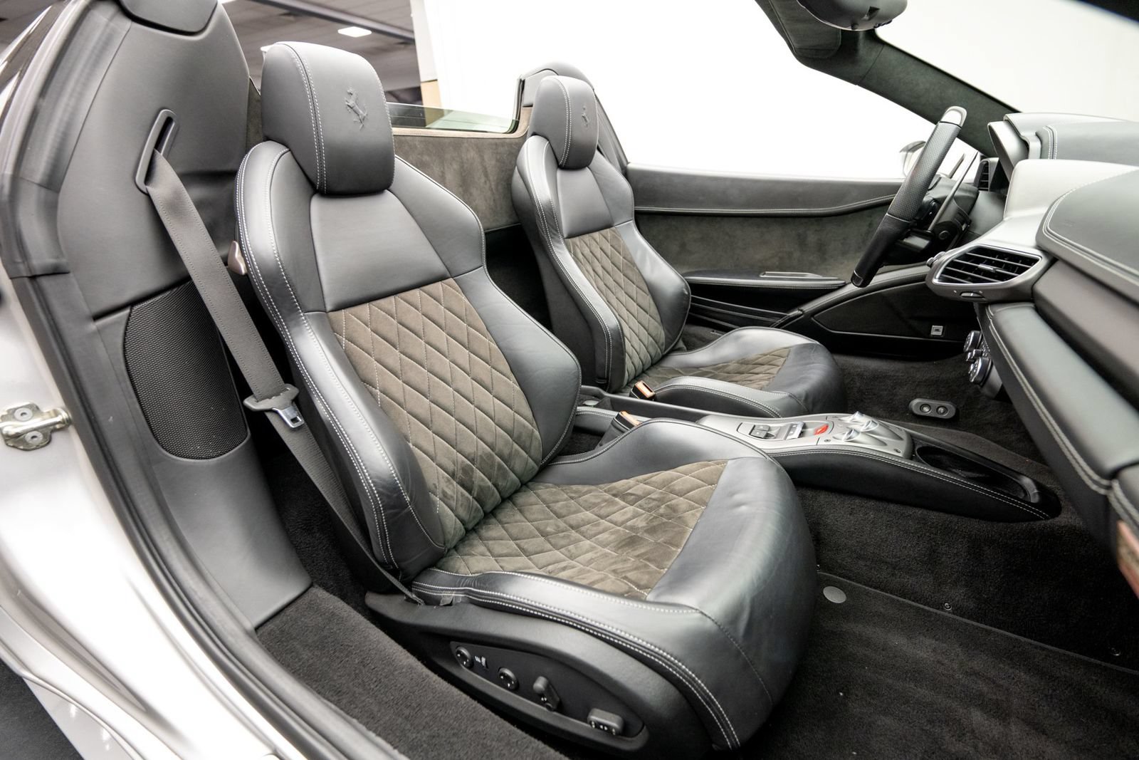 Used 2012 Ferrari 458 Spider RWD image 23