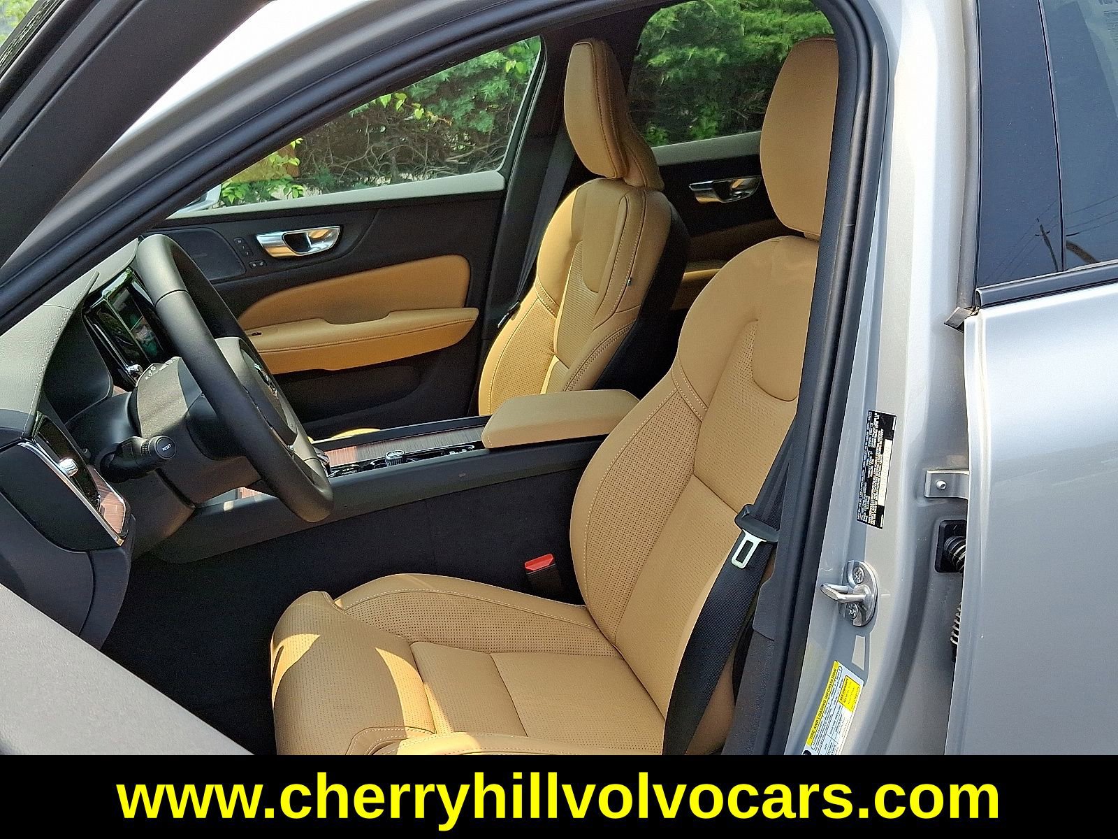 New 2025 Volvo V60 B5 Cross Country Ultra w/ Protection Package Premier image 15