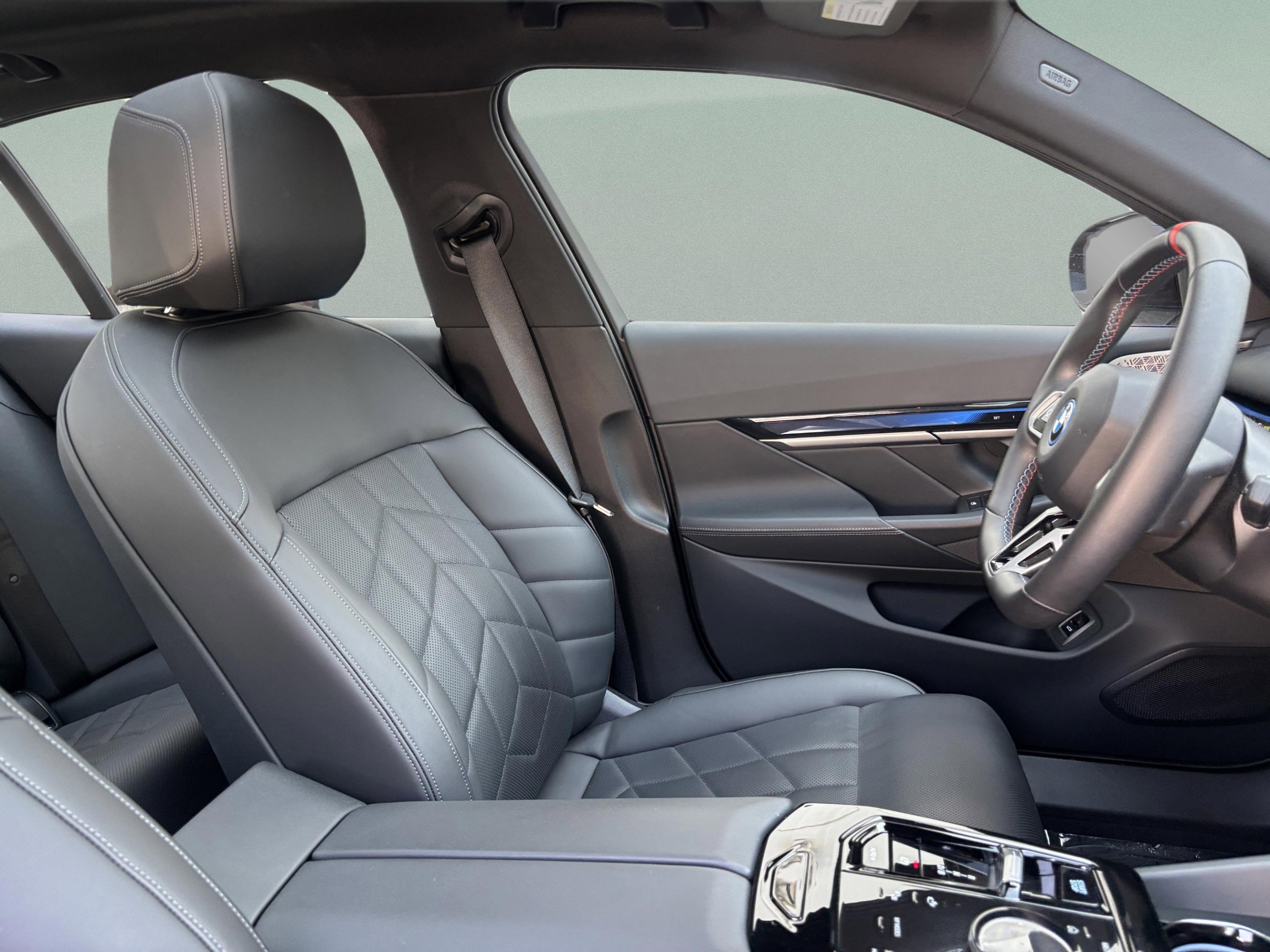 Used 2024 BMW i5 M60 w/ Premium Package image 25