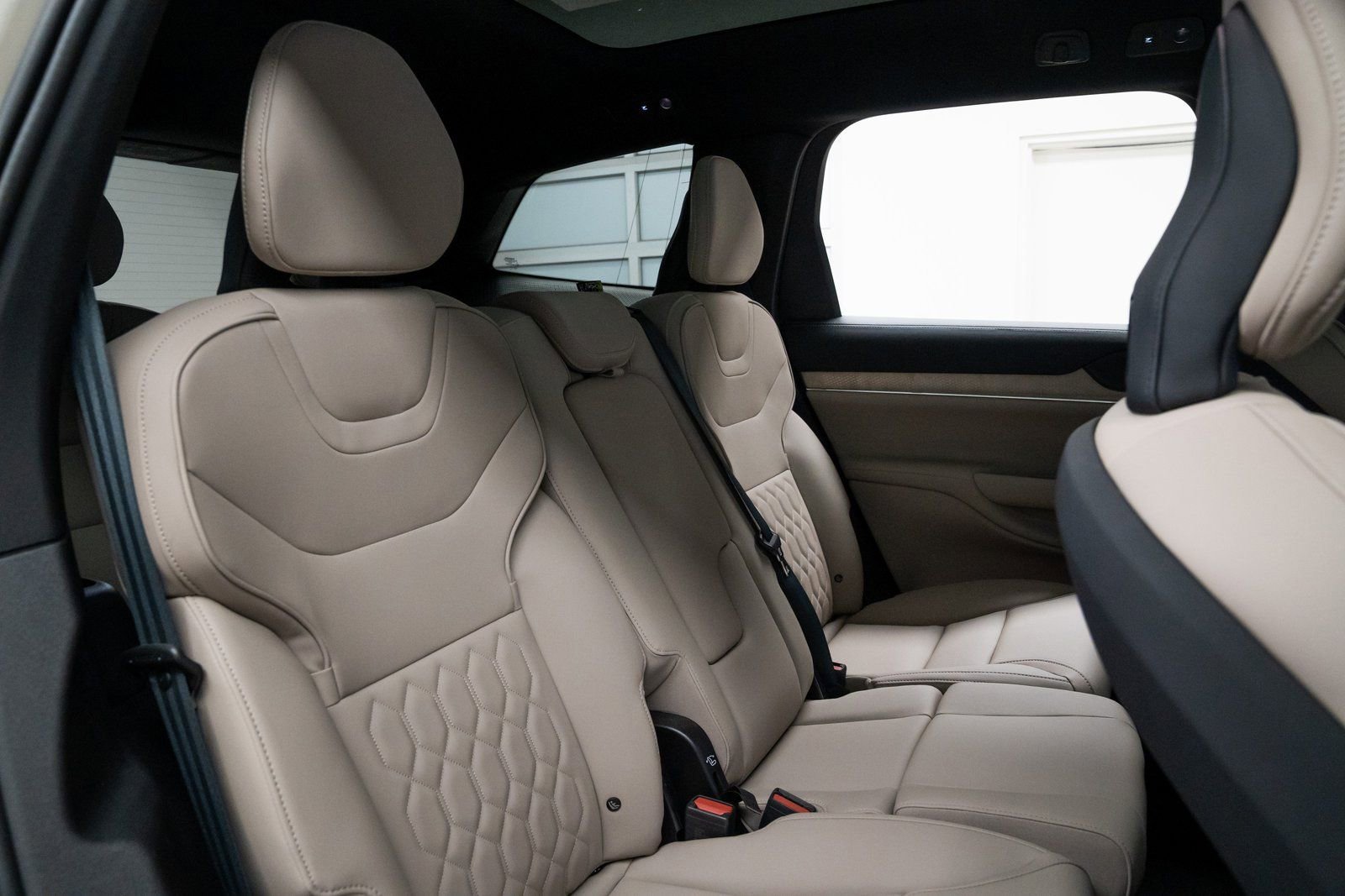 Used 2025 Volvo EX90 Plus image 23