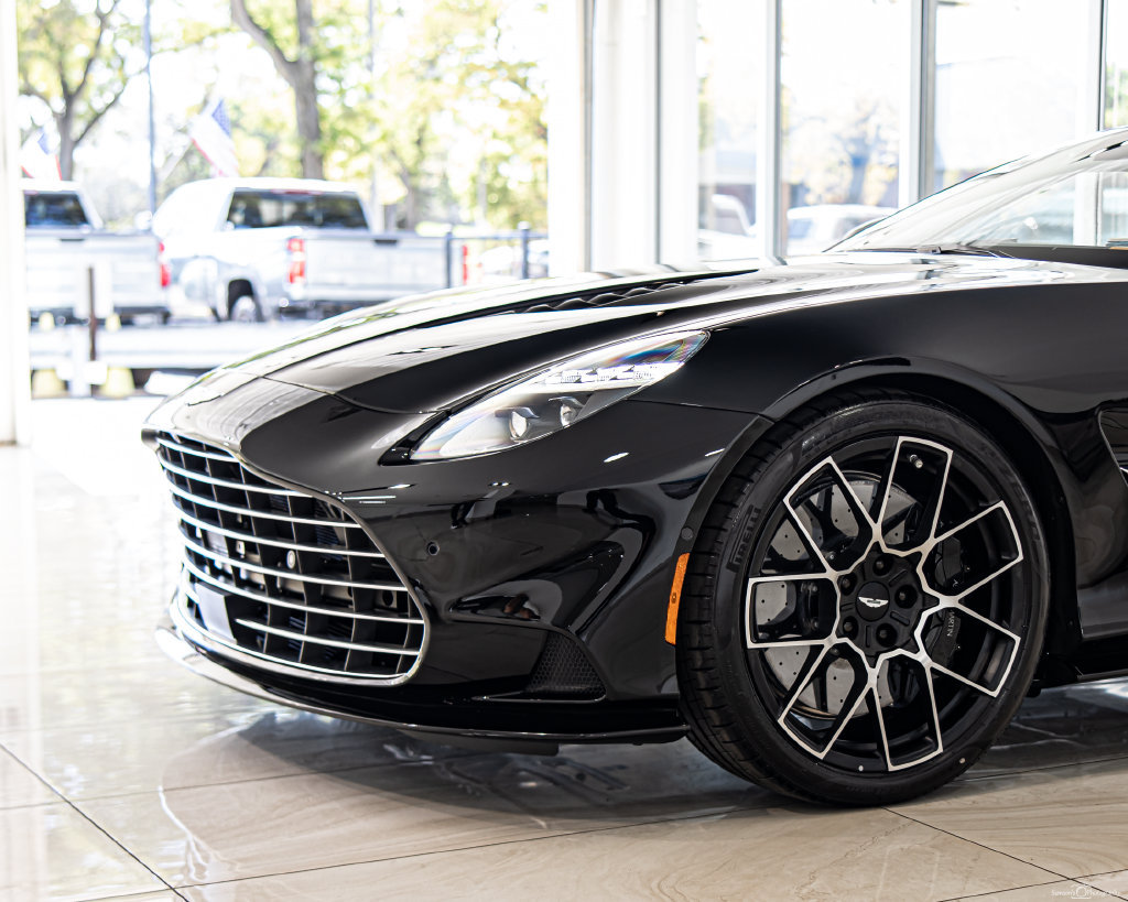 Used 2026 Aston Martin Vanquish Convertible RWD image 4