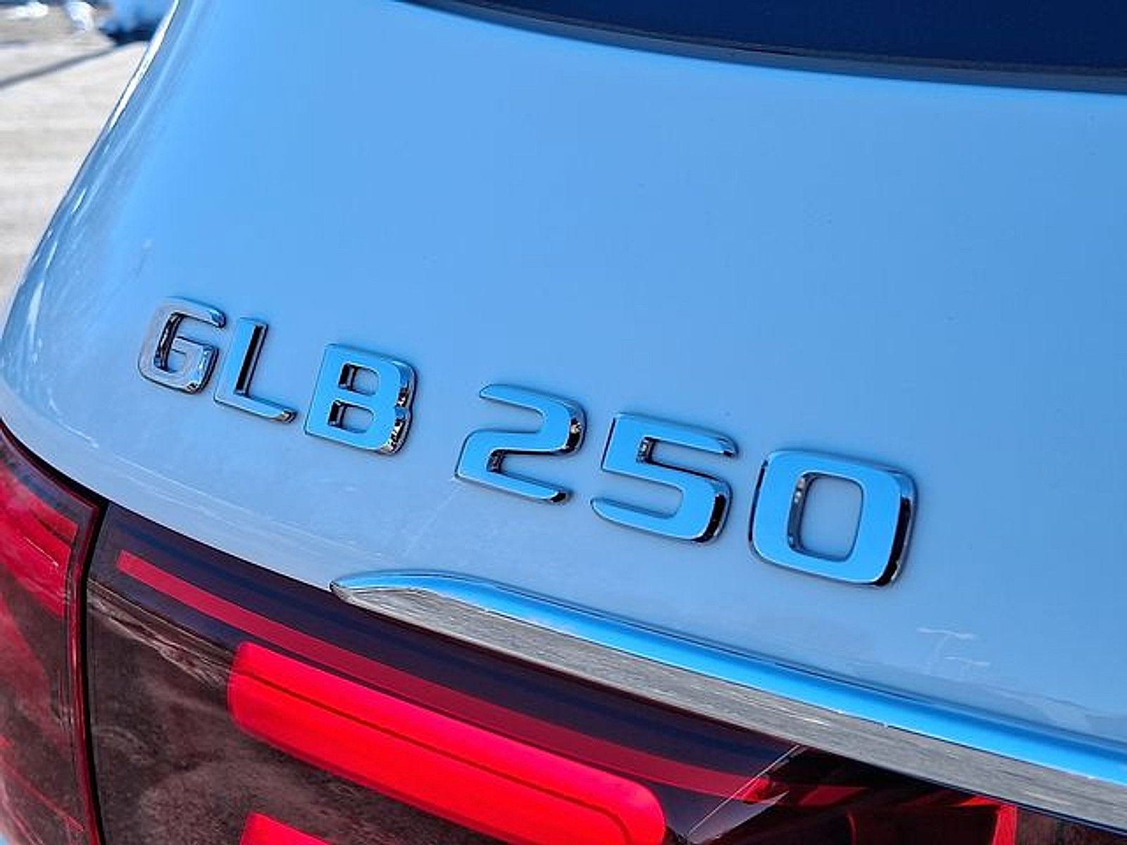 Used 2026 Mercedes-Benz GLB 250 4MATIC image 26