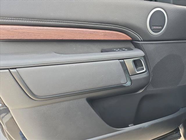 Used 2025 Land Rover Discovery Dynamic SE AWD/4WD image 8
