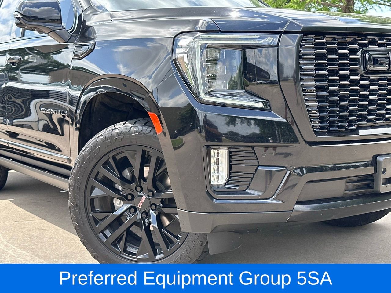 Used 2021 GMC Yukon Denali w/ Denali Ultimate Package image 2