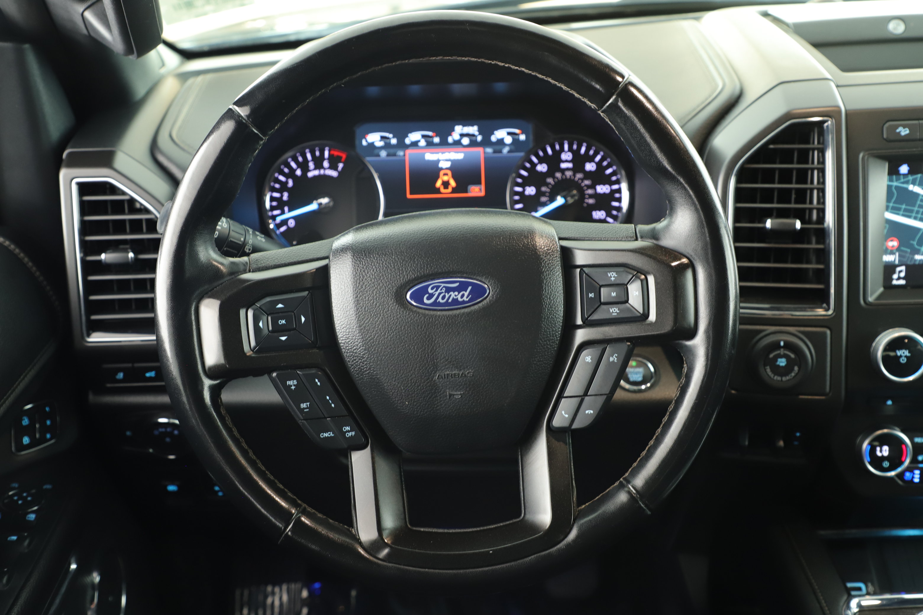 Used 2018 Ford Expedition Limited w/ Equipment Group 302A AWD/4WD image 15