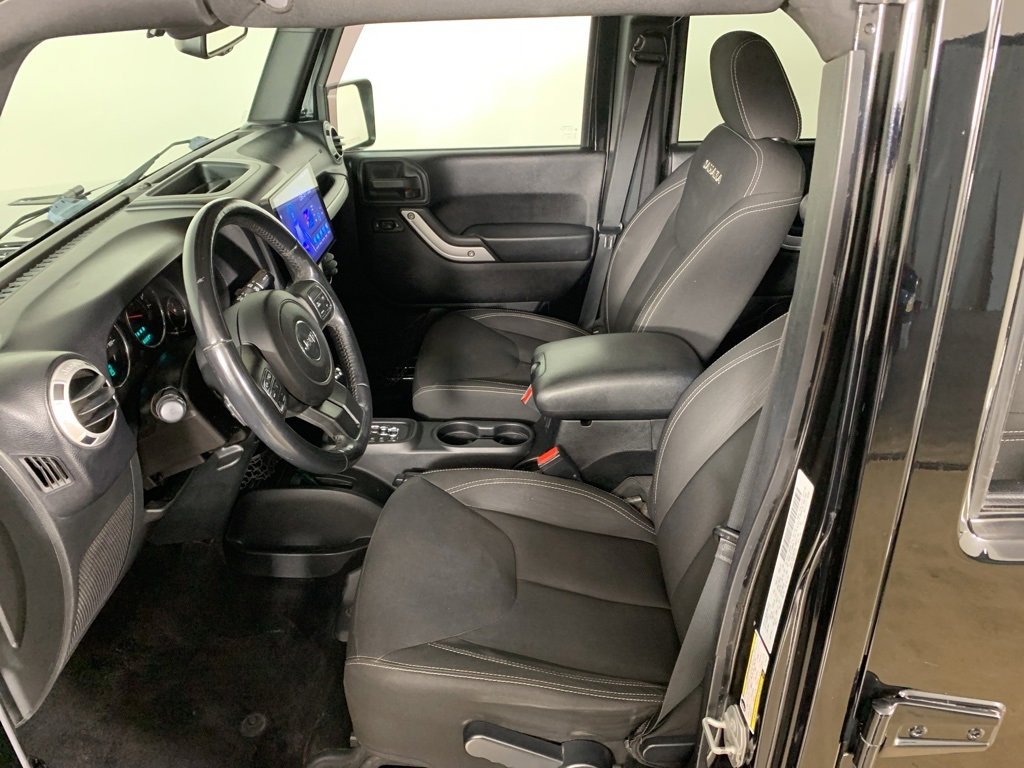 Used 2016 Jeep Wrangler Unlimited Sahara w/ Connectivity Group image 26