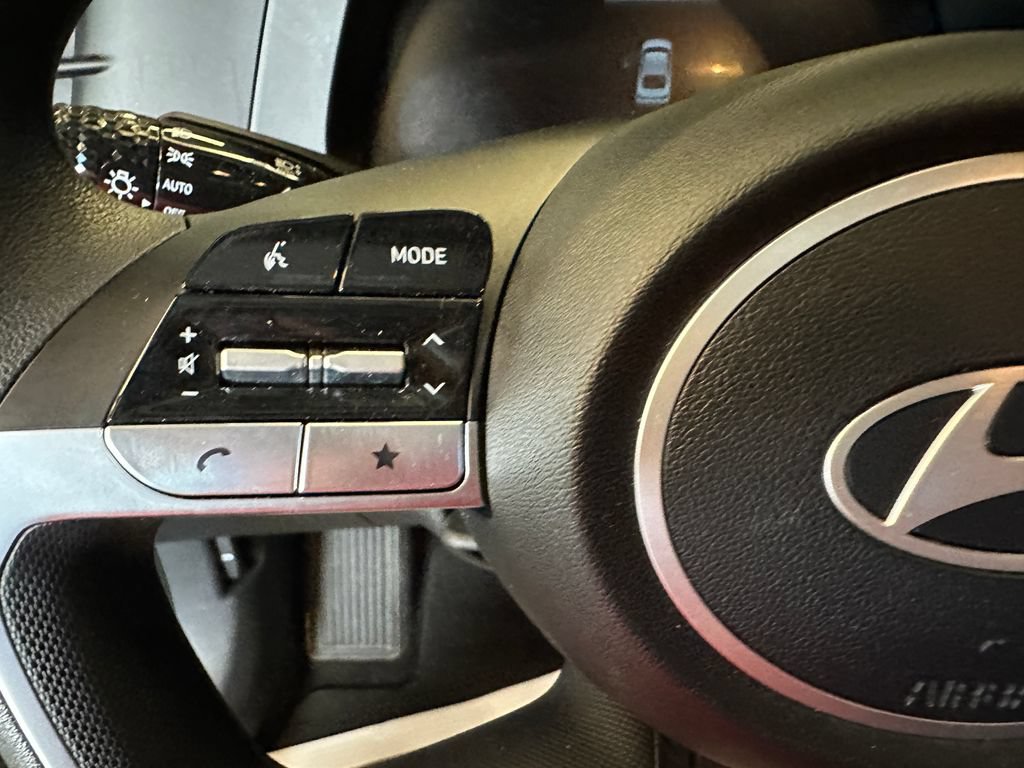 Used 2025 Hyundai Elantra SE FWD image 11