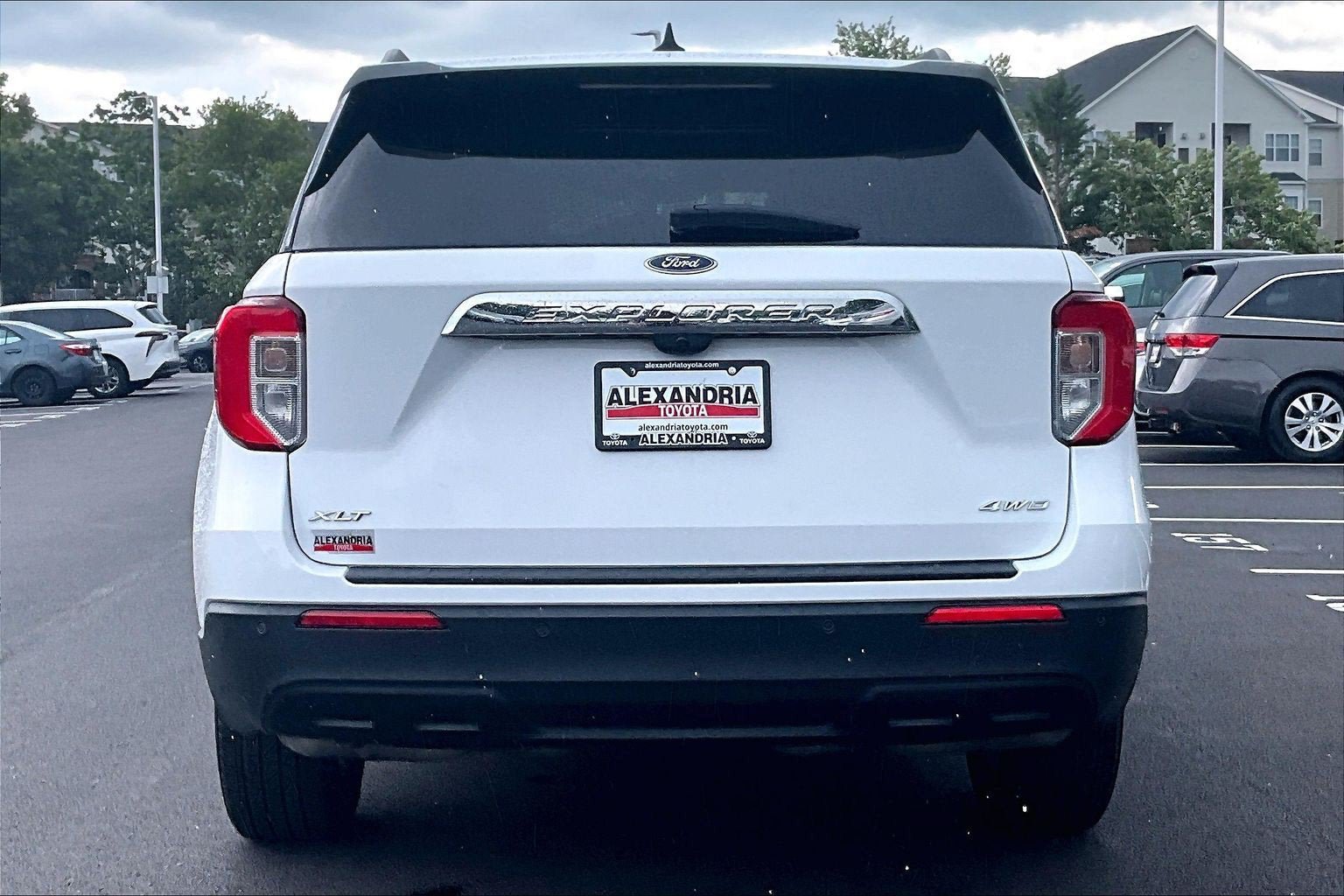 Used 2023 Ford Explorer XLT AWD/4WD image 4
