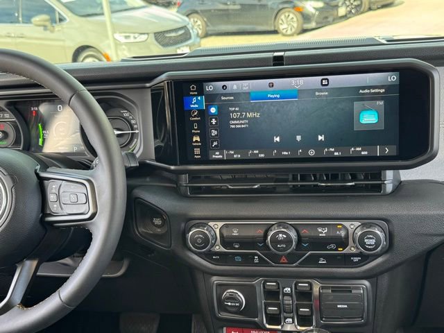 Used 2024 Jeep Wrangler Unlimited image 21