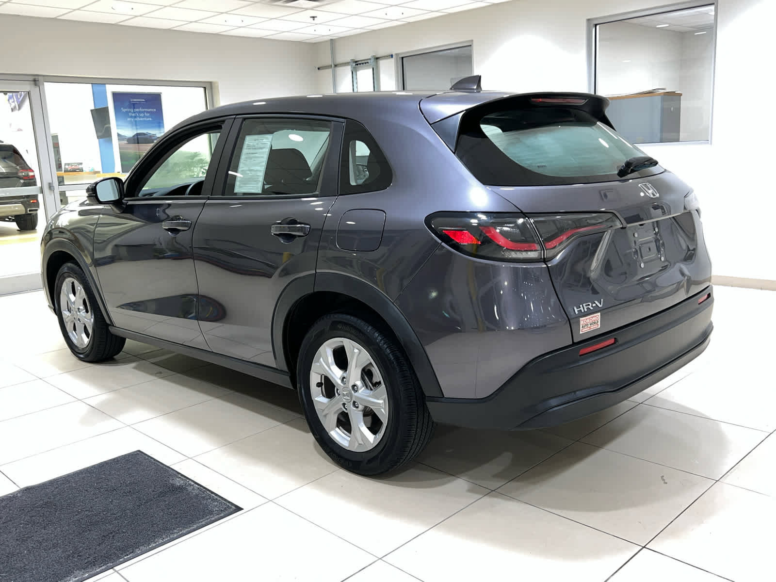 Used 2023 Honda HR-V LX image 8