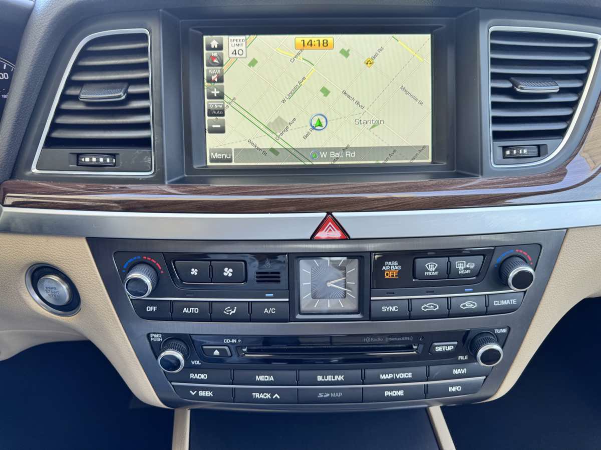 Used 2015 Hyundai Genesis 3.8 RWD image 45