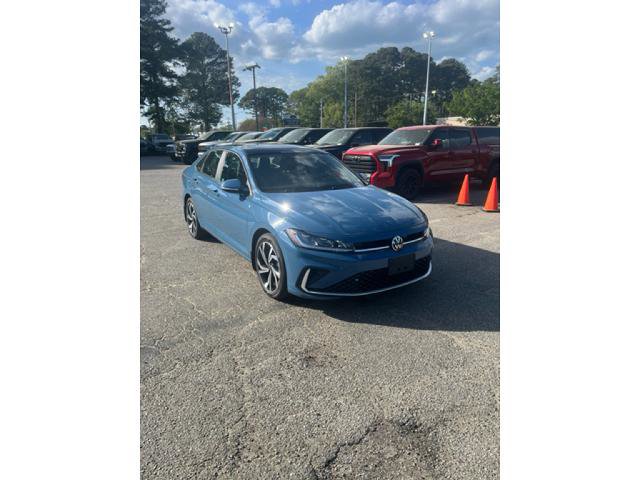 Used 2025 Volkswagen Jetta SEL image 3