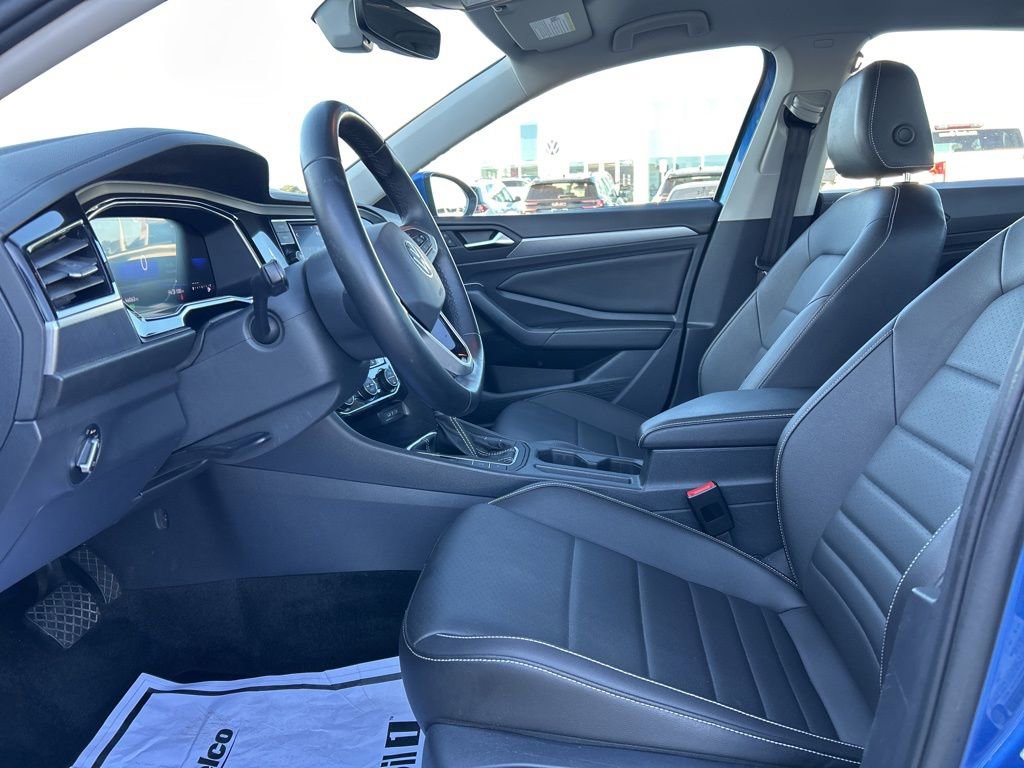 Used 2024 Volkswagen Jetta SE FWD image 11