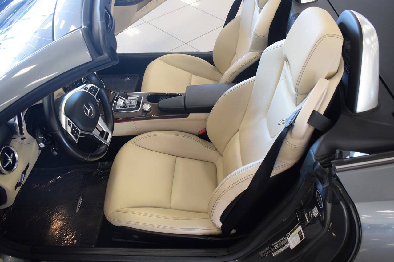 Used 2016 Mercedes-Benz SLK 300 image 35