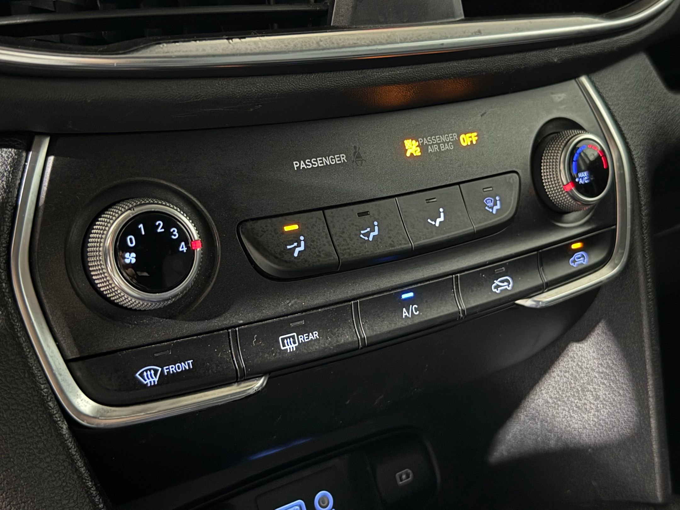 Used 2019 Hyundai Santa Fe SE image 25