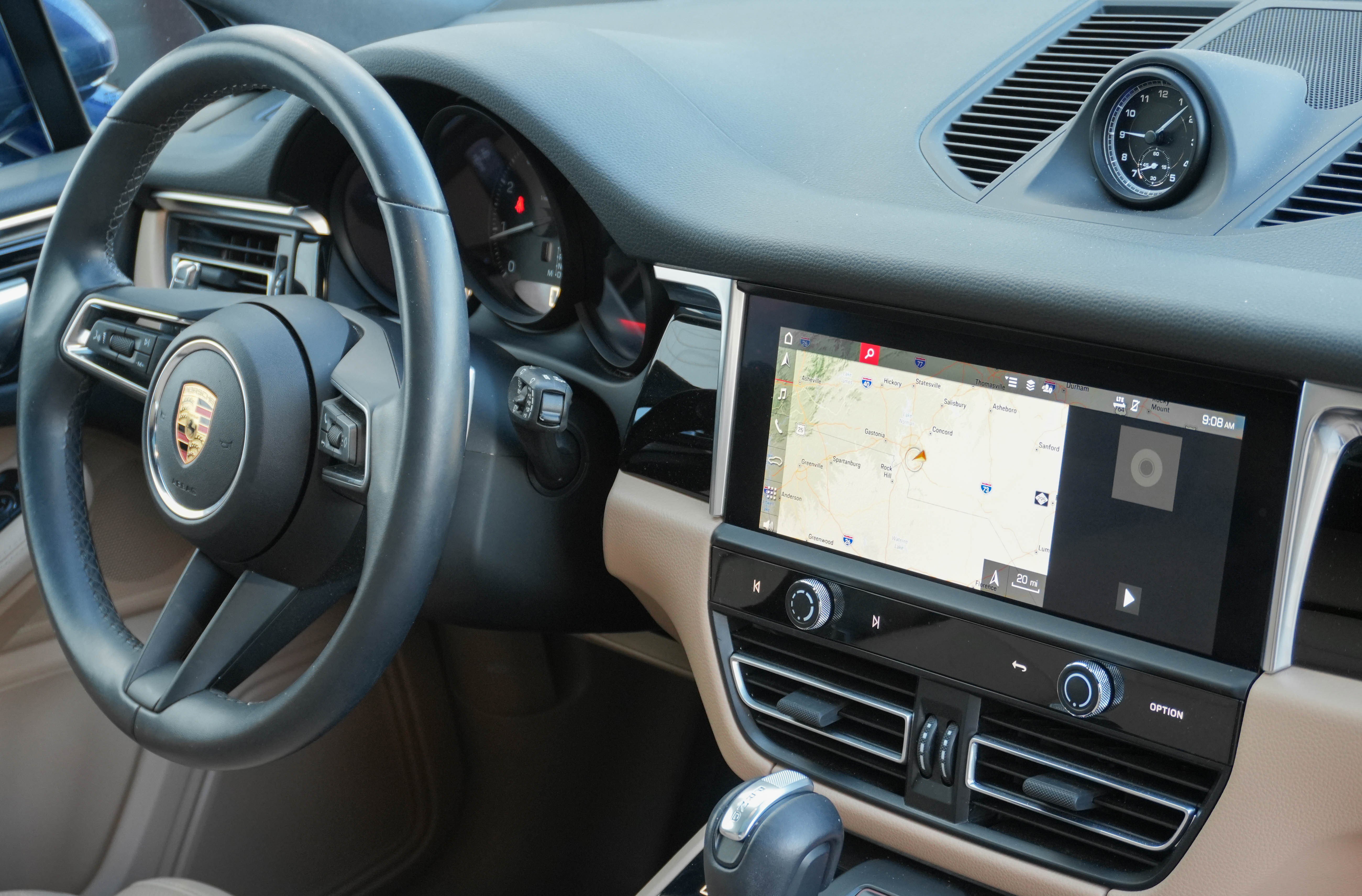 Used 2024 Porsche Macan image 11