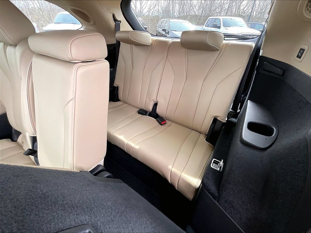 Used 2023 Acura MDX w/ Advance Package AWD/4WD image 16