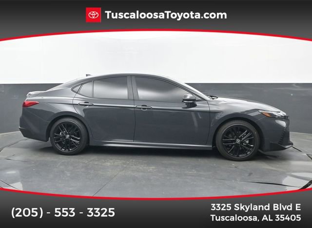 Used 2025 Toyota Camry SE image 1