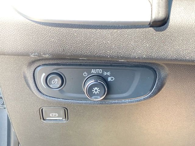 Used 2019 GMC Terrain SLE w/ Driver Convenience Package FWD image 17