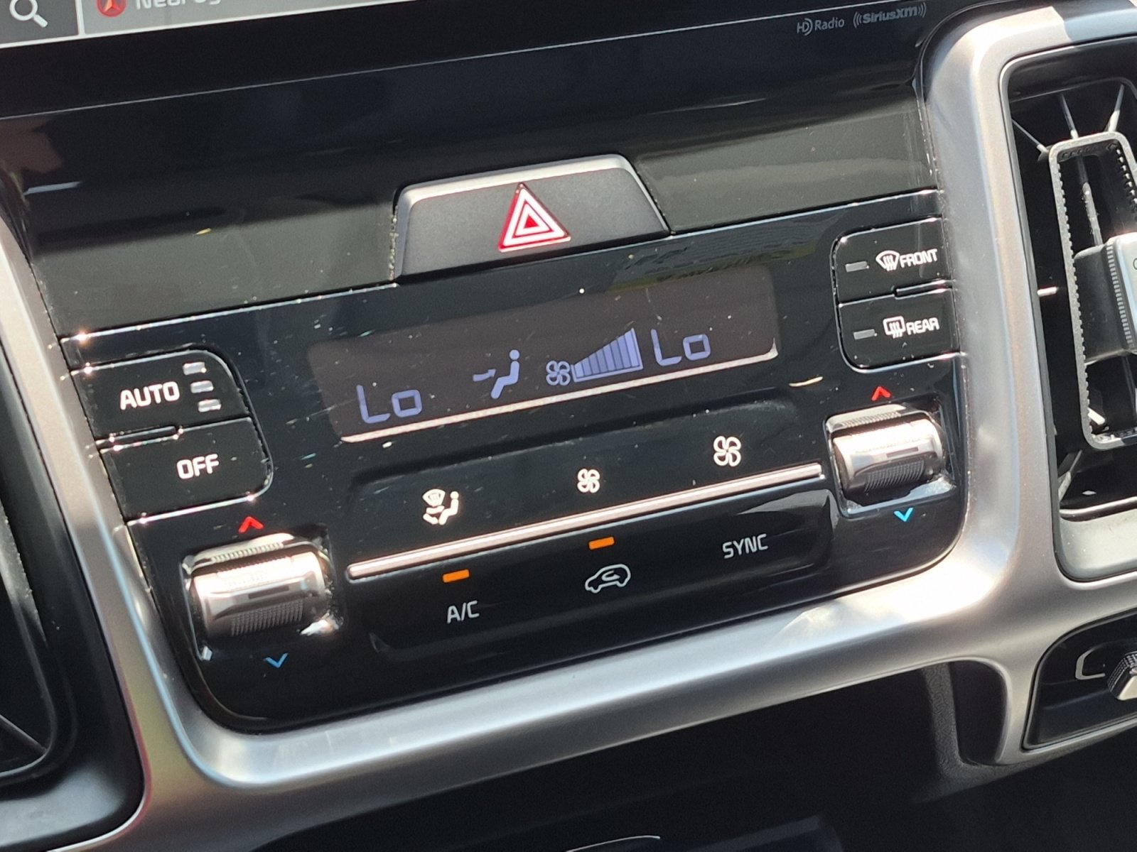 Used 2023 Kia Sorento EX w/ Panoramic Sunroof Package FWD image 18