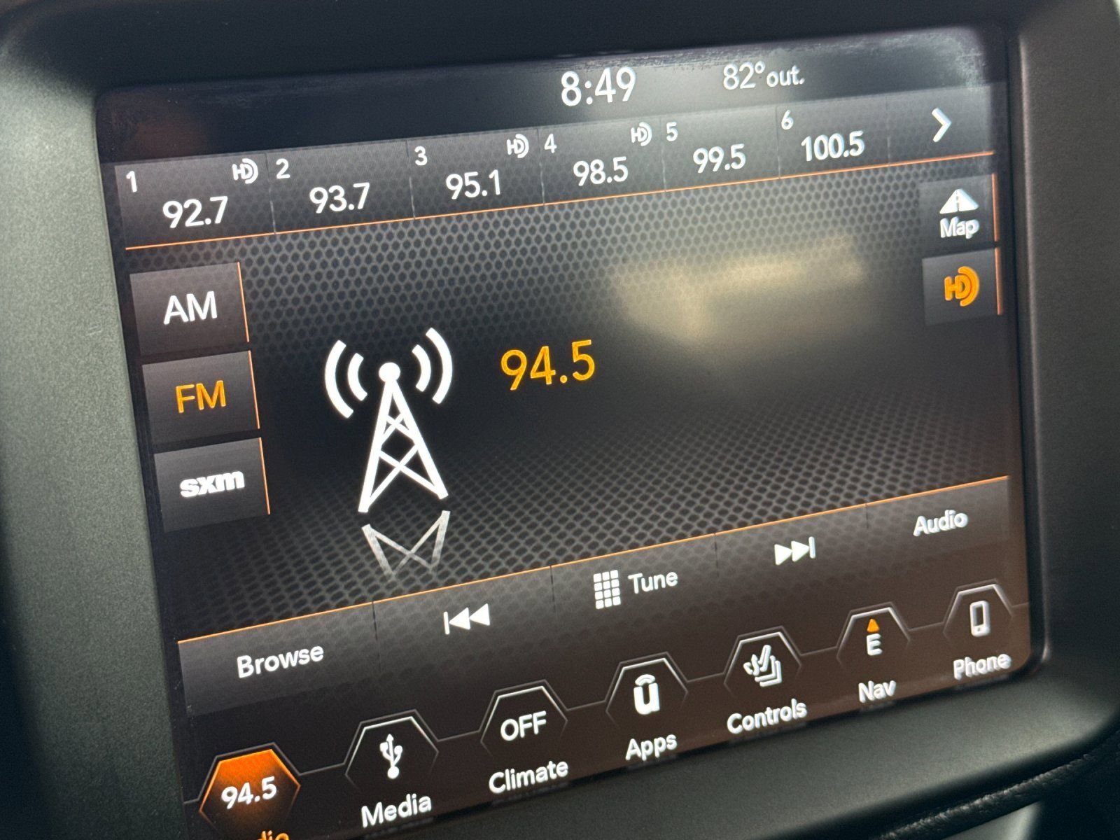 Used 2019 Jeep Renegade Limited w/ UConnect 8.4 Nav Group AWD/4WD image 17