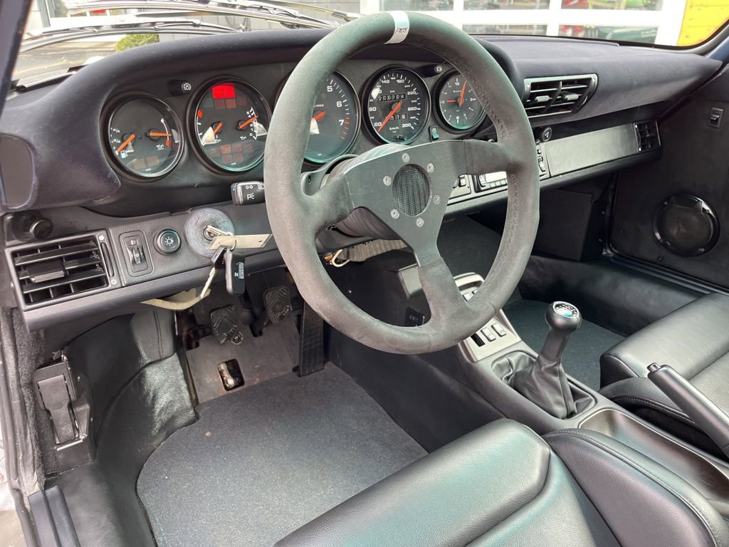 Used 1995 Porsche 911 Carrera 4 image 2