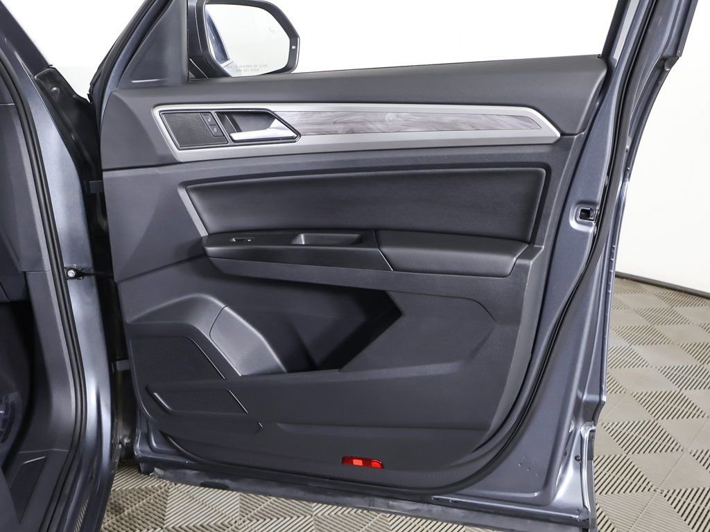 Used 2020 Volkswagen Atlas Cross Sport SE image 23