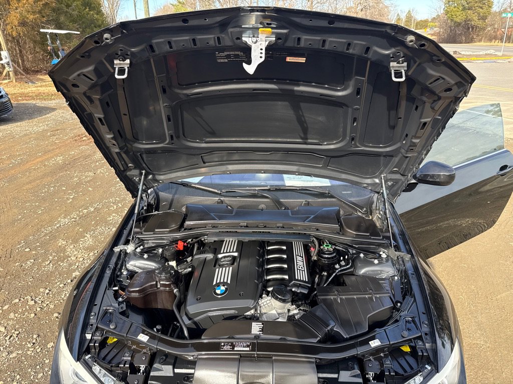 Used 2011 BMW 328i Convertible w/ M-Sport Package image 14