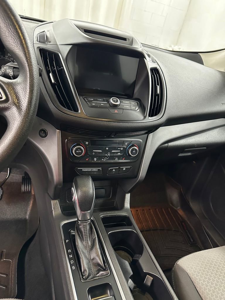Used 2018 Ford Escape SE w/ SE Sync 3 Package AWD/4WD image 15