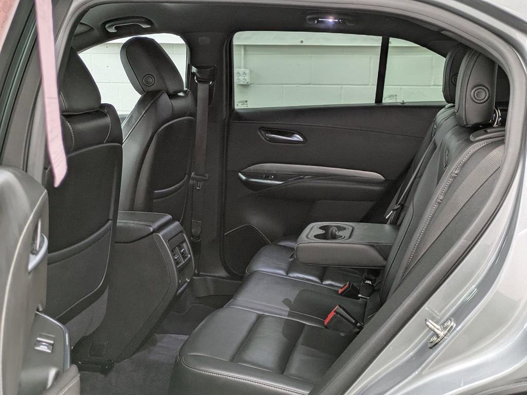 Used 2024 Cadillac XT4 Premium Luxury image 9