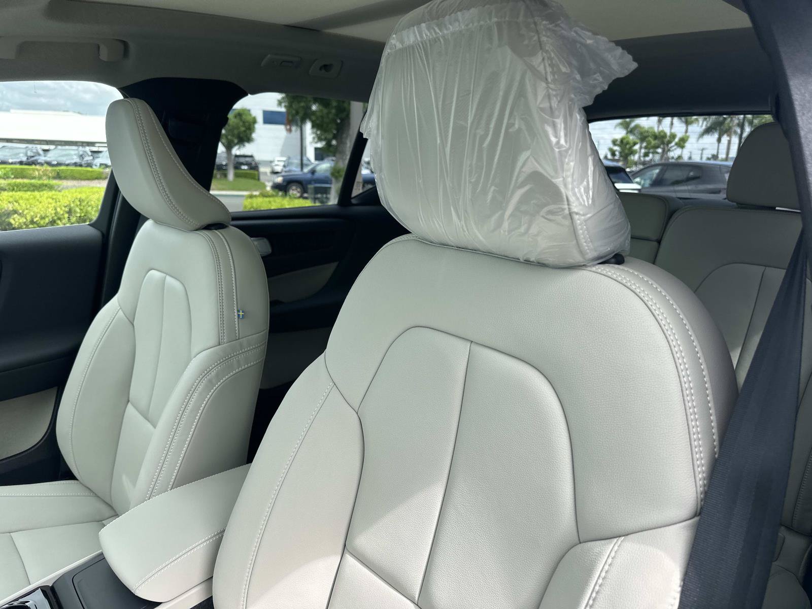 New 2026 Volvo XC40 B5 Plus w/ Protection Package Premier AWD/4WD image 15
