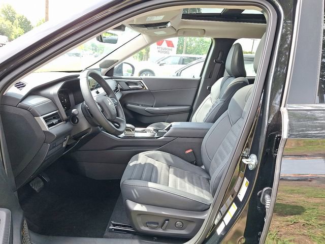 New 2025 Mitsubishi Outlander SE image 6