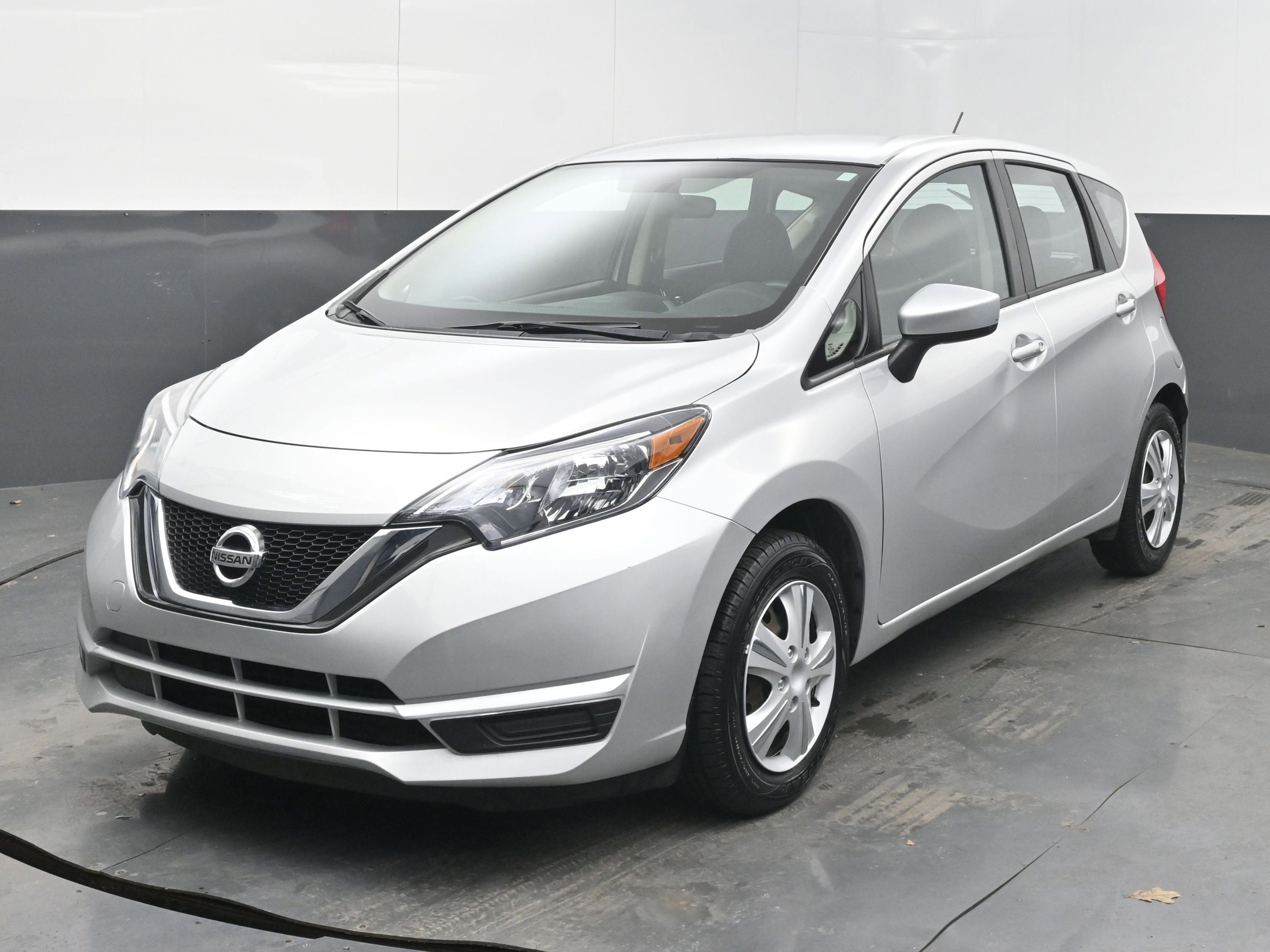 Used 2019 Nissan Versa Note SV image 3