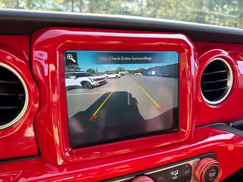 Certified 2022 Jeep Gladiator Overland w/ Popular Equipment Package AWD/4WD image 12