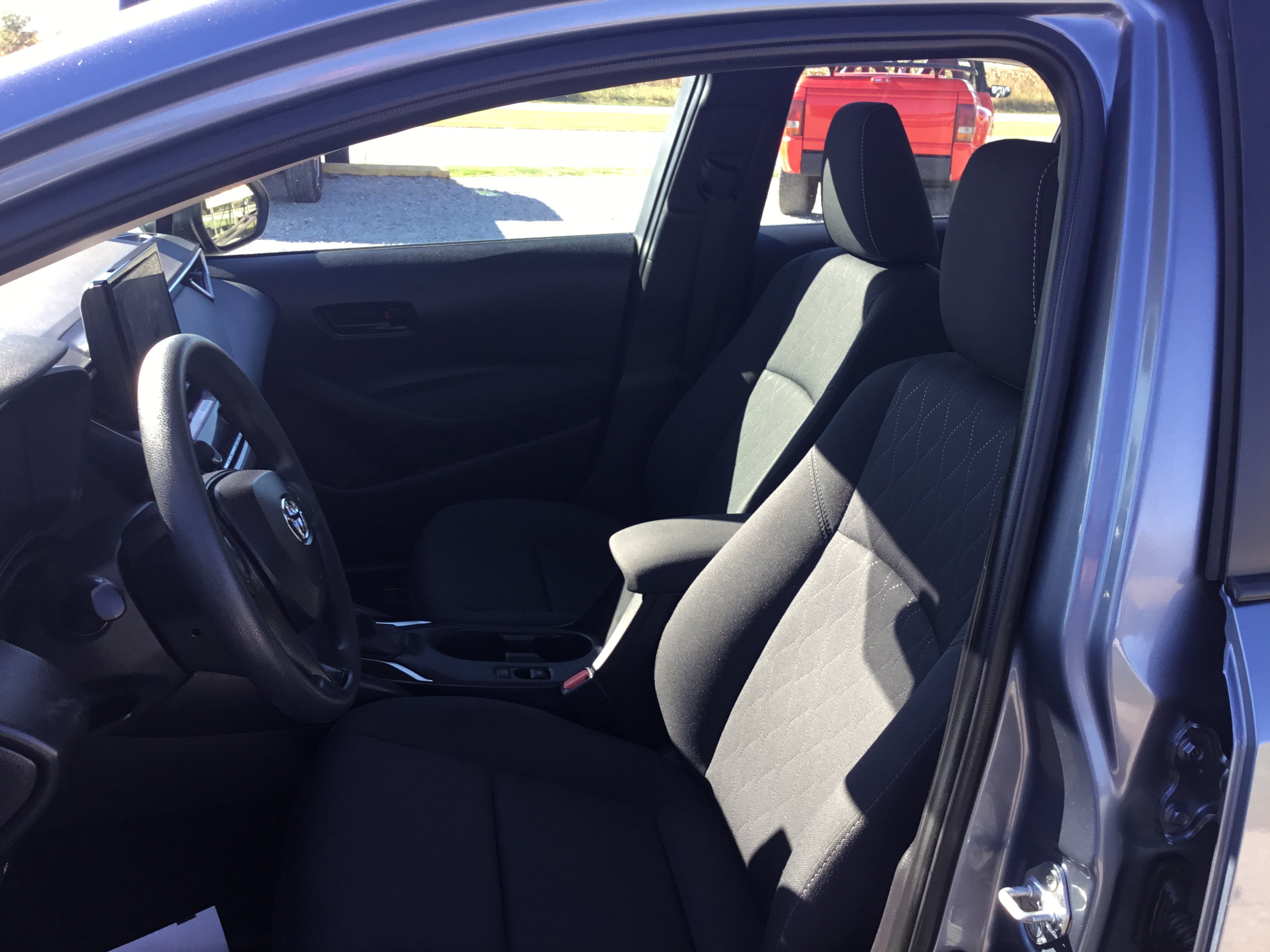 Used 2025 Toyota Corolla LE FWD image 12