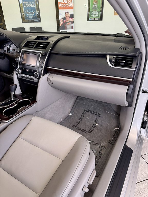 Used 2012 Toyota Camry XLE w/ Leather Pkg FWD image 12