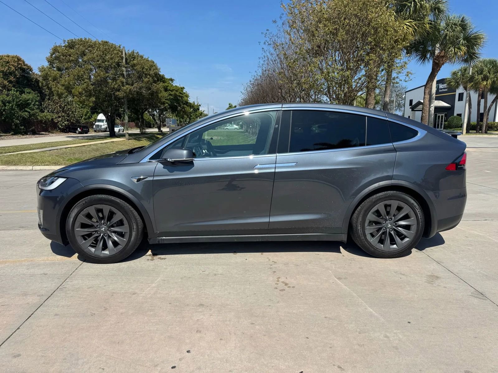 Used 2017 Tesla Model X 75D image 2