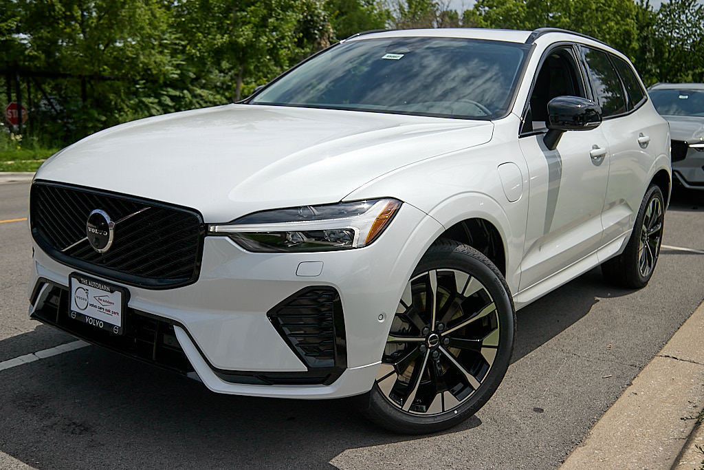 New 2026 Volvo XC60 T8 Plus w/ Climate Package AWD/4WD image 2