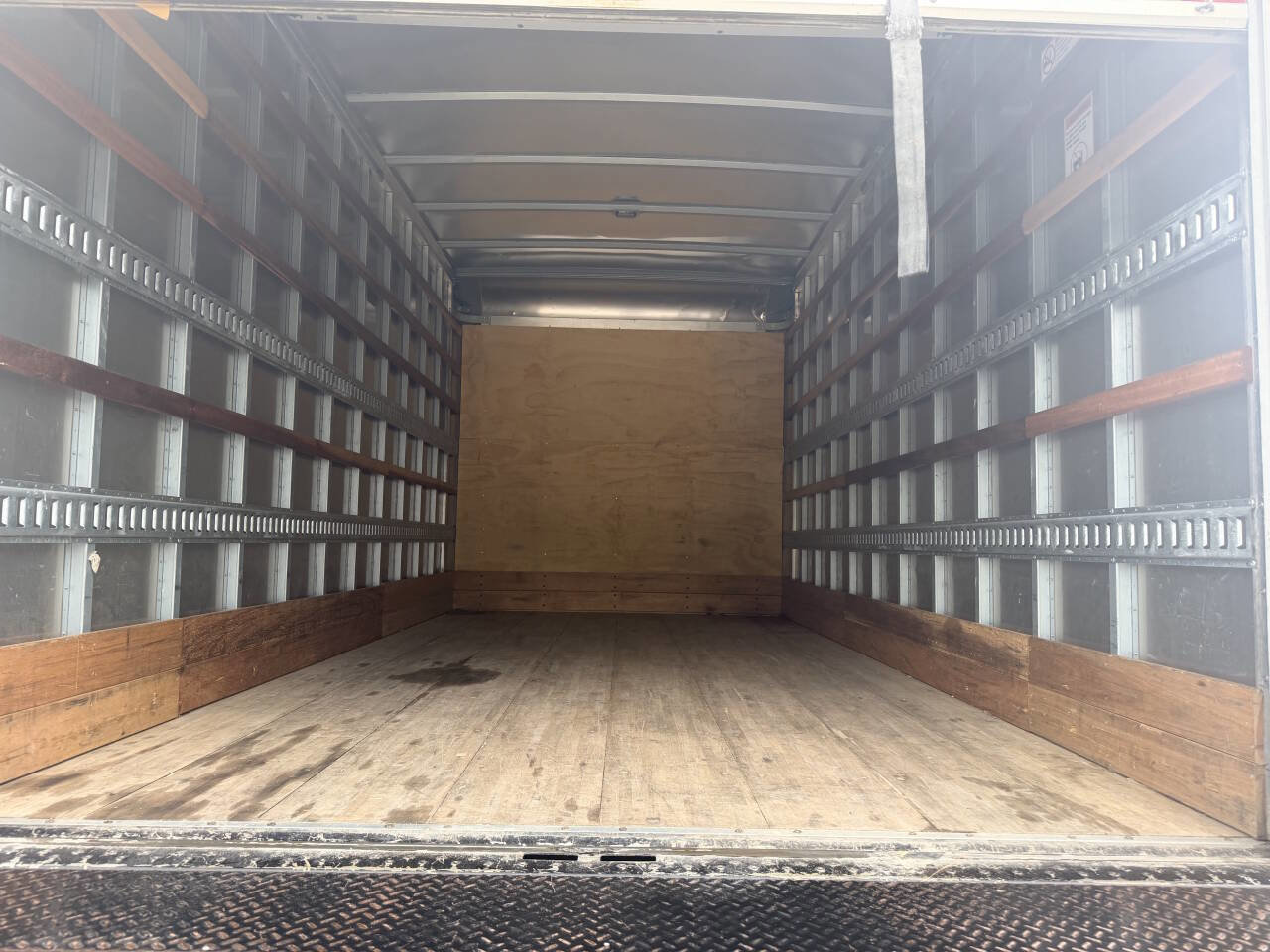 Used 2024 Isuzu NPR RWD image 18