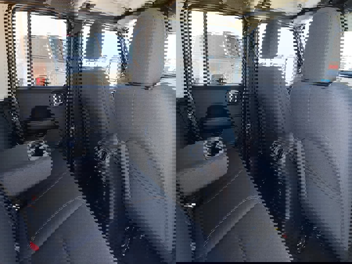 Used 2025 Jeep Wrangler Sahara image 65