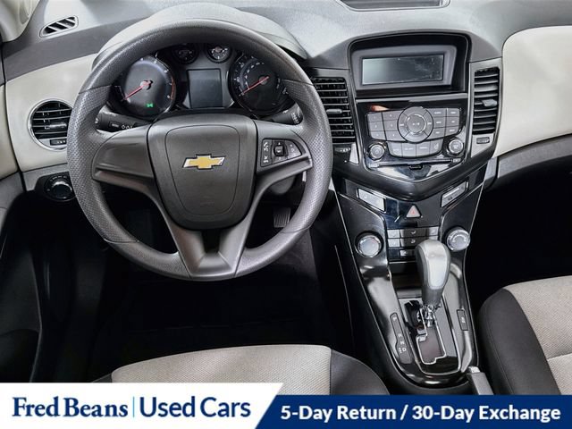Used 2014 Chevrolet Cruze LS FWD image 25